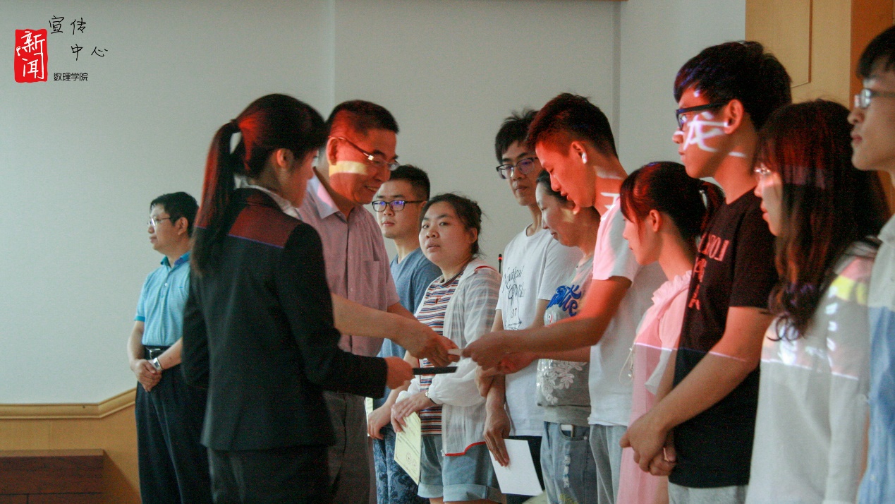 affba2efadcfcbfc1e1bb522cc2737d7.jpg 黄昆2.jpg